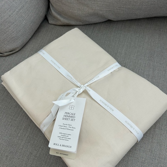 Boll & Branch NWT Queen percale hemmed sheet set - Picture 3 of 8